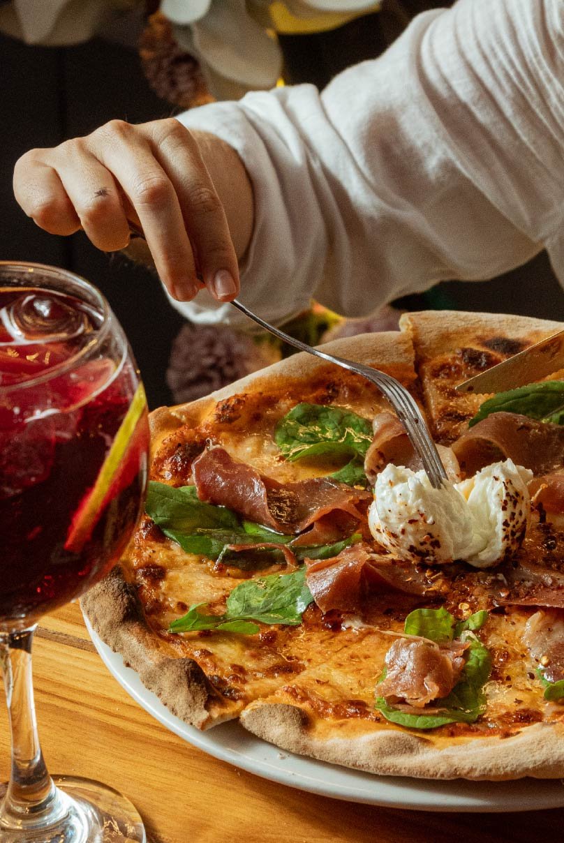 Pizza artesanal y coctelería de autor en La Terraza Panorámica